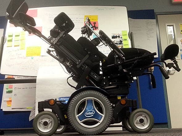 Intel e Stephen Hawking anunciam cadeira de rodas high tech