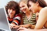 82% do público jovem fazem uso da Internet pelo telefone celular
