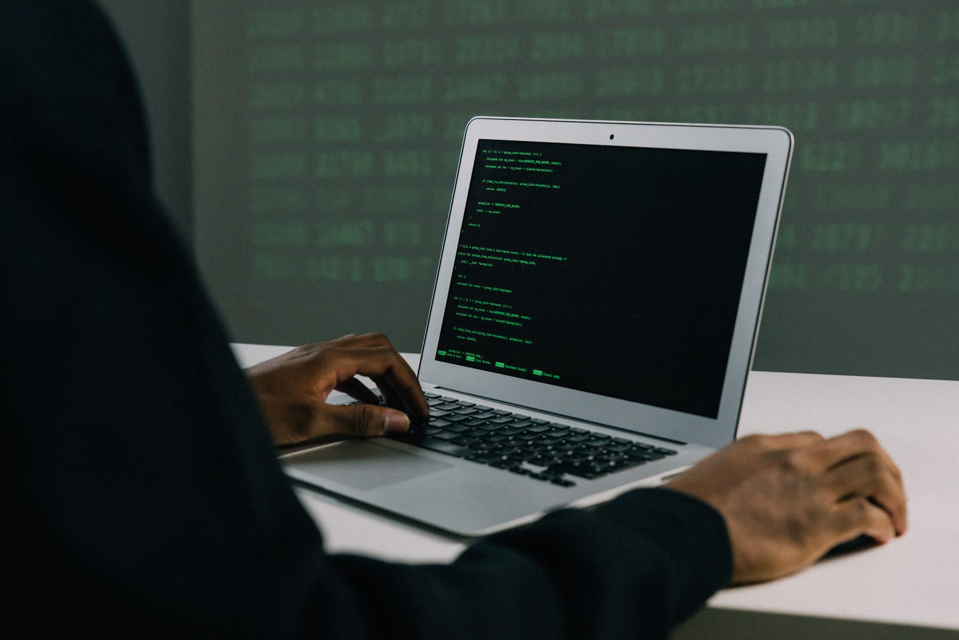 As cinco linguagens de programação mais usadas no Brasil e no mundo