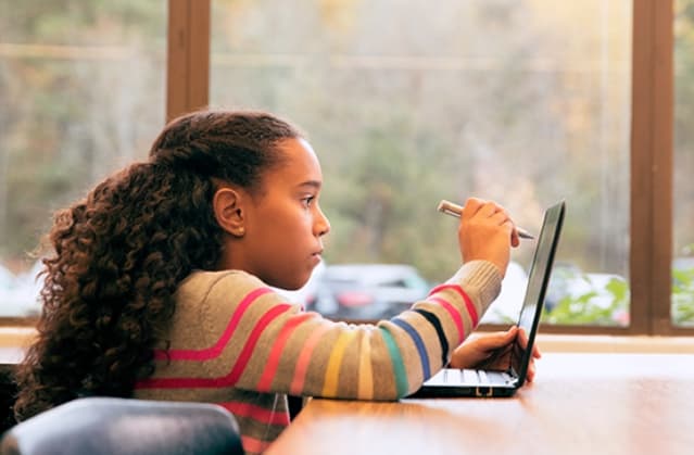 Microsoft lança treinamento para professores e tutores sobre dislexia, em parceria com Made By Dyslexia