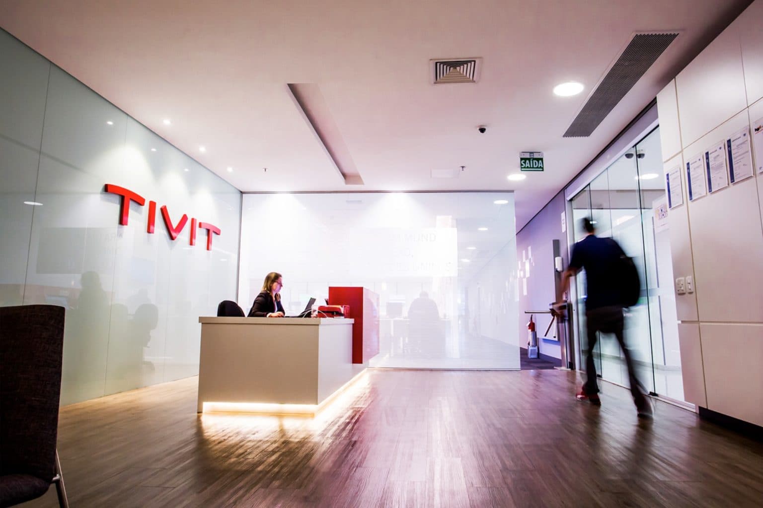 TIVIT tem mais de 250 vagas abertas e oferece programas de capacitação e desenvolvimento de carreira na área de TI