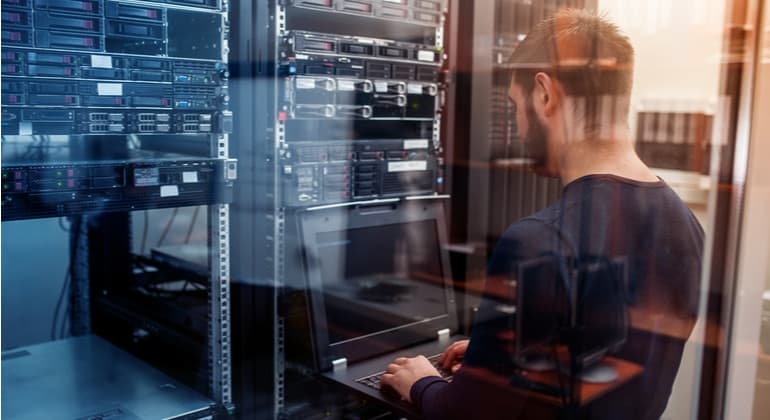 Estratégias para superar a escassez de talentos nos Data Centers