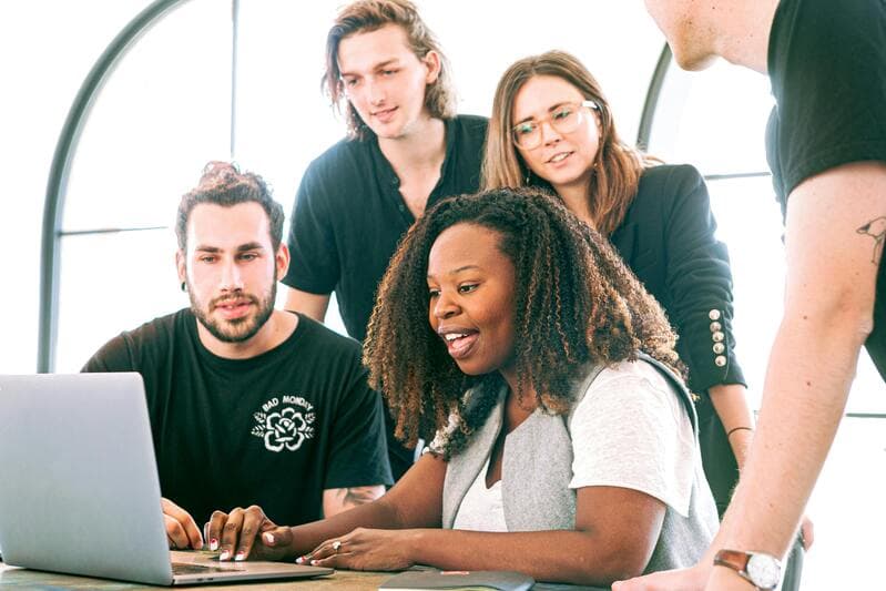Bootcamp: Vivo e DIO oferecem 10 mil bolsas de estudo para desenvolvimento de software e inteligência artificial