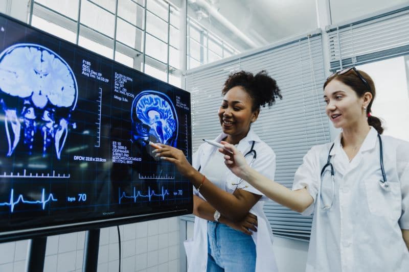 USP lança curso sobre inteligência artificial para profissionais da área da saúde