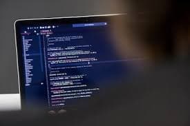 PrograMaria: entrada que está formando a próxima geração de devs em IA