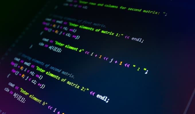Automação de código por IA: regras, banimentos e sabotagem