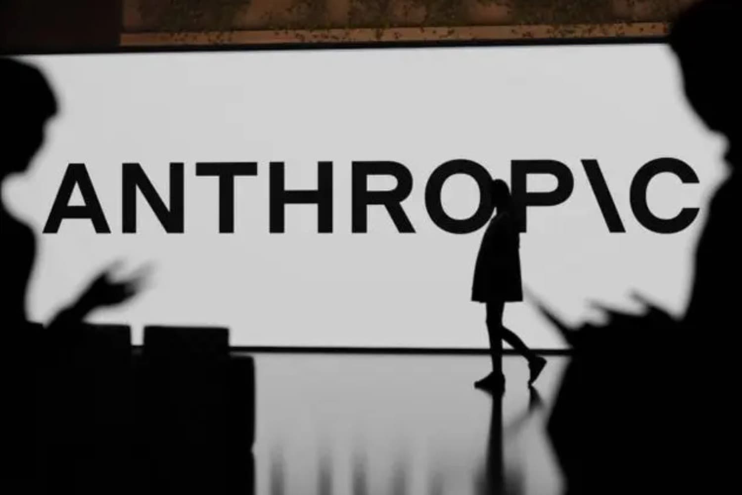 Anthropic defende pausa global na IA: segurança ou estratégia de poder?