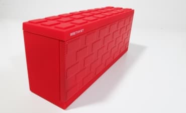 Caixa de som Amethyst iBlock M1 tem boa qualidade sonora e design de bloco de ‘Lego’
