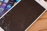 Pesquisadores desenvolvem material que torna tela do celular inquebrável