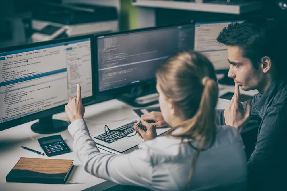 Quatro dicas para quem pretende investir na carreira de desenvolvedor de aplicações robustas para internet