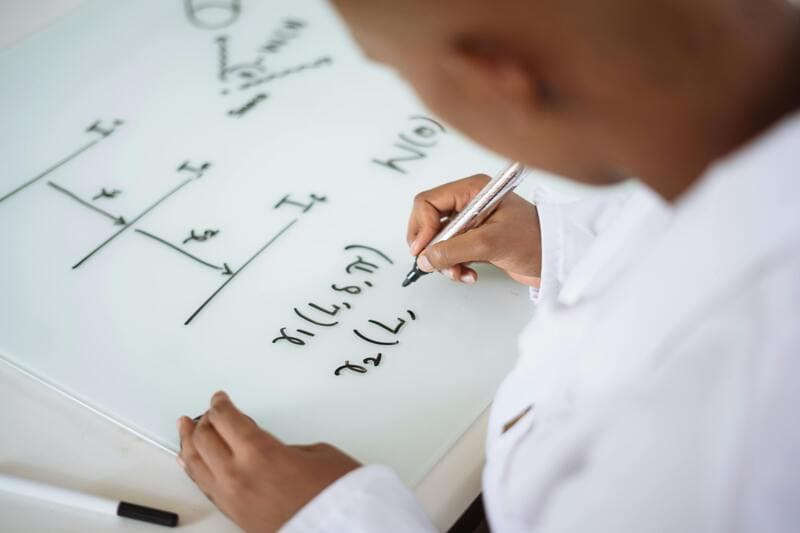 Olimpíada Brasileira de Matemática das Escolas Públicas reúne estudantes em Natal (RN) para atividades e desafios